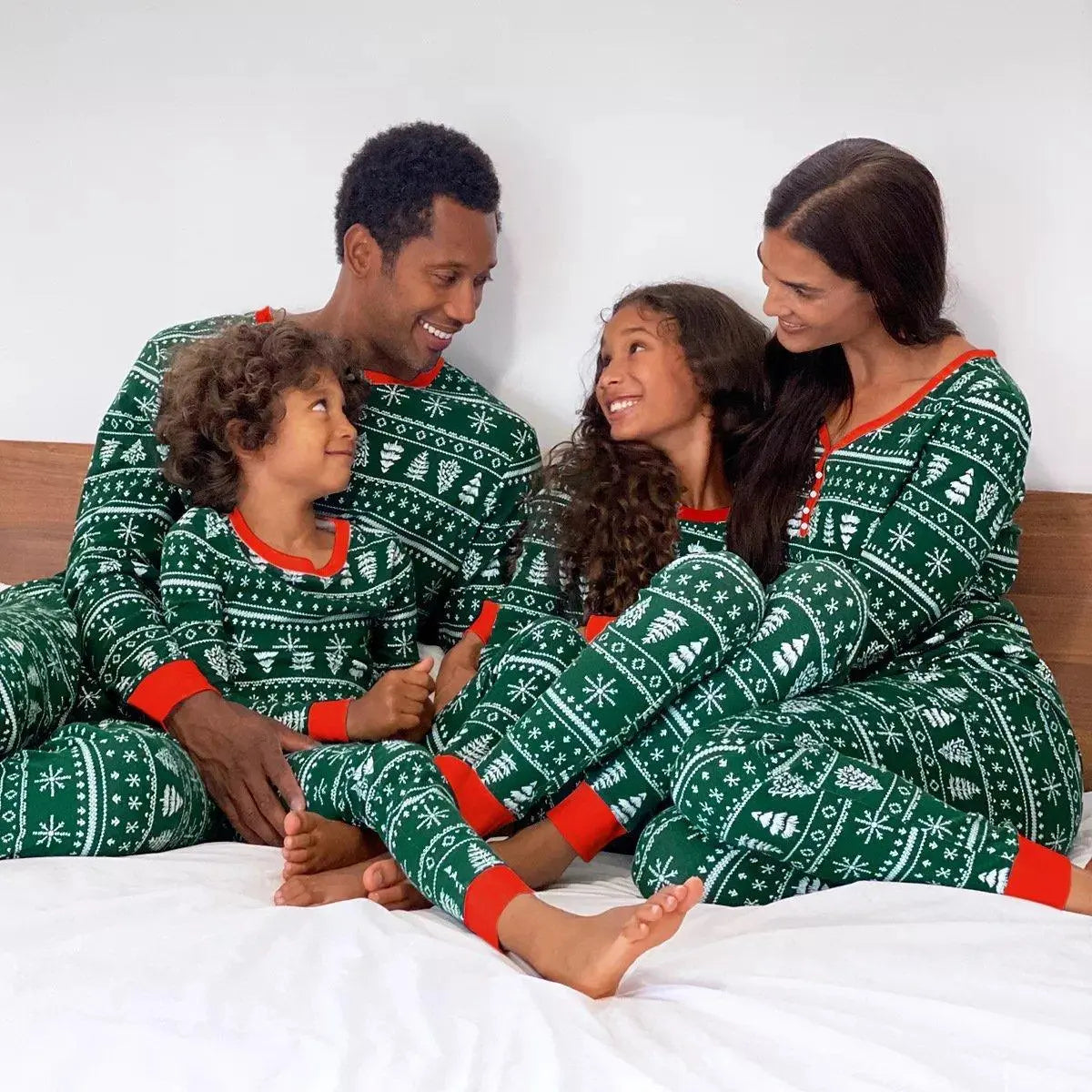 Christmas Family Matching Pajamas Green Snowflake Xmas Tree Print - Pajamasbuy